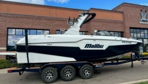 (V9046) 2021 Malibu Boats M240